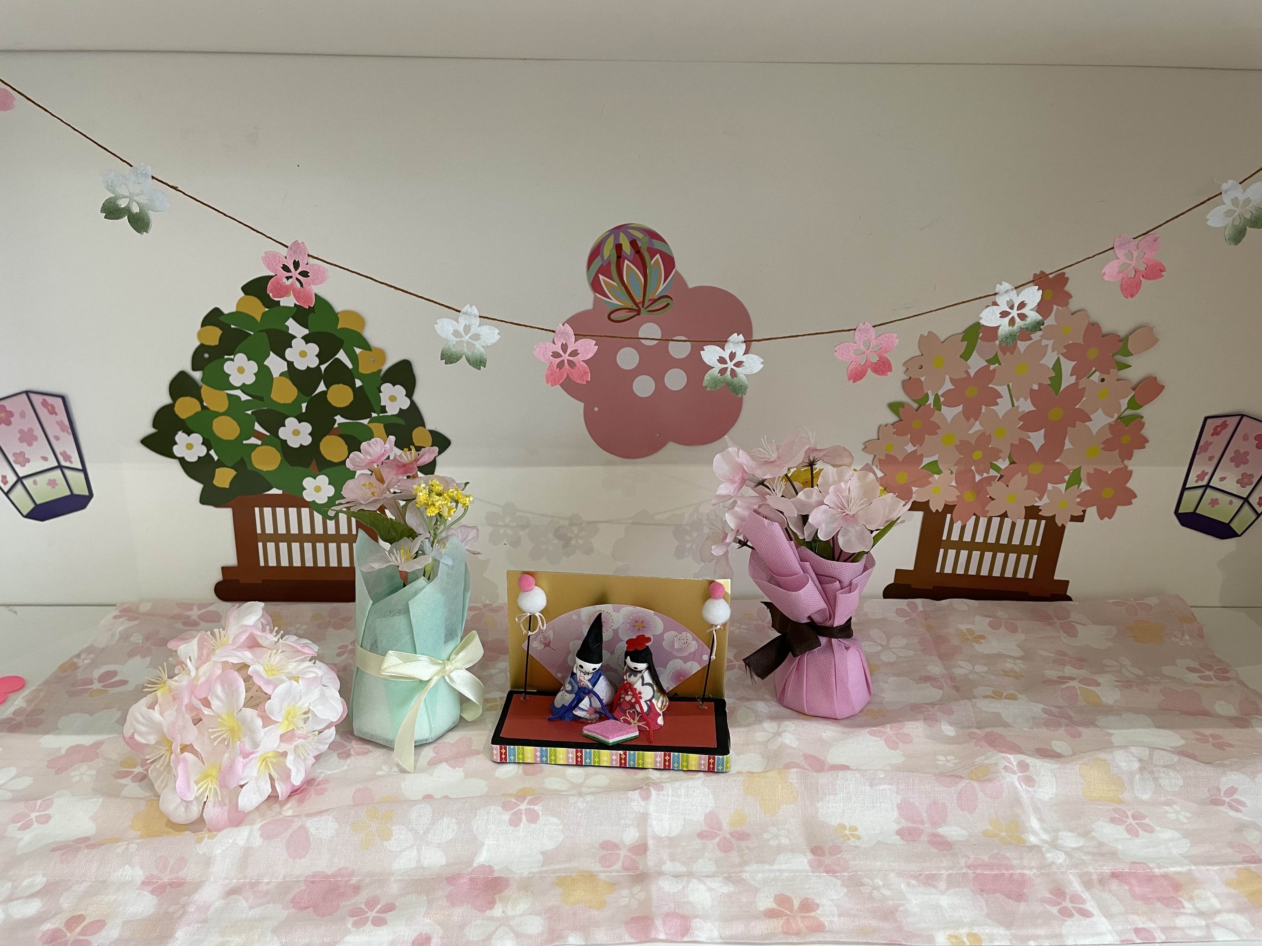 ひな祭りお誕生会をおこないました。