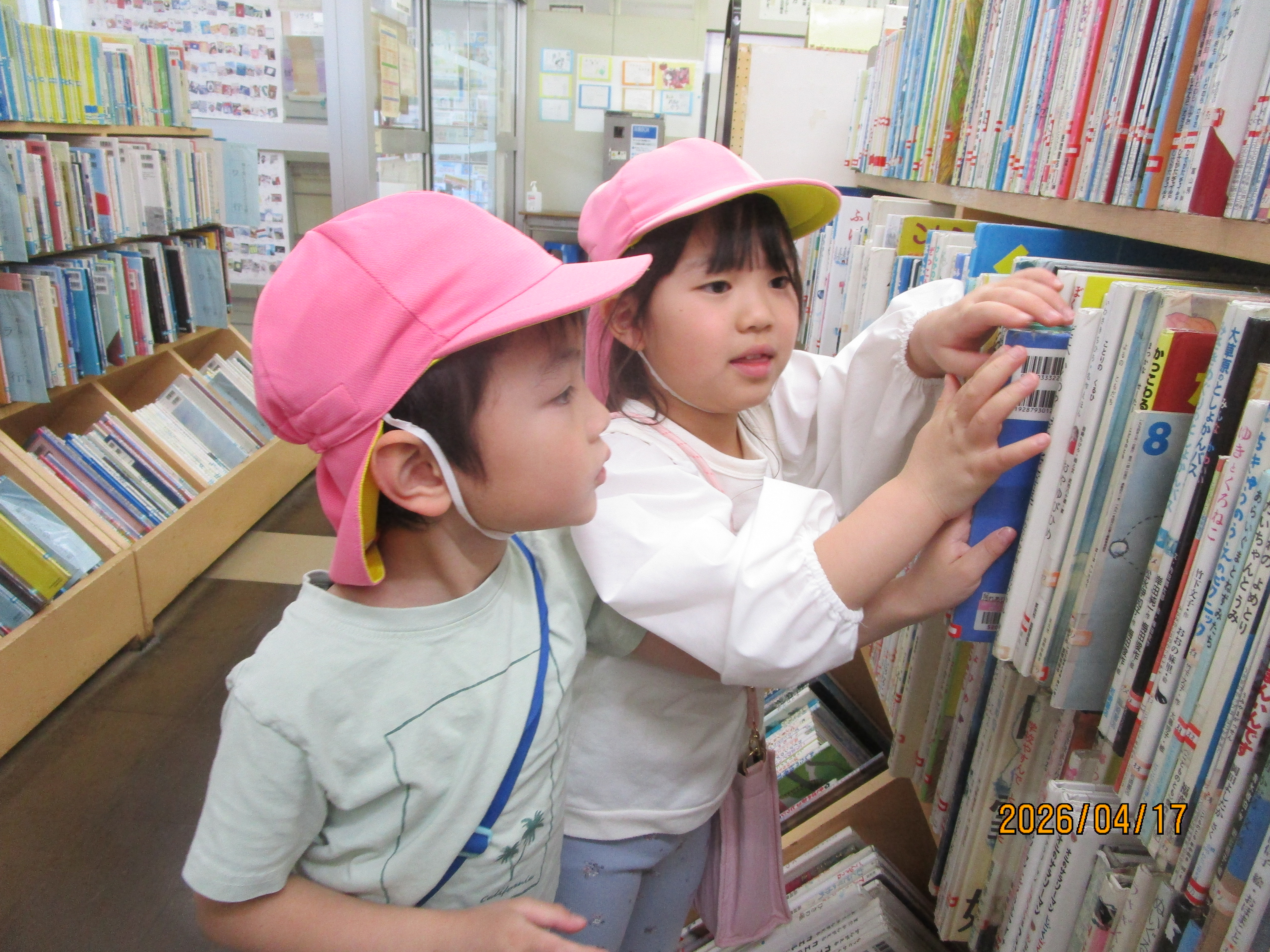 初めての図書館📚
